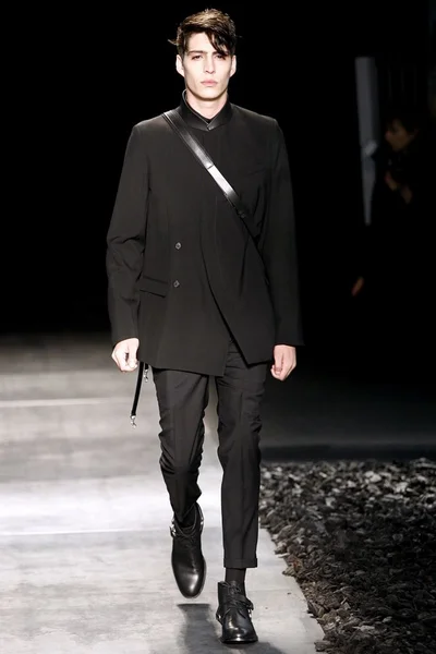 Look 10